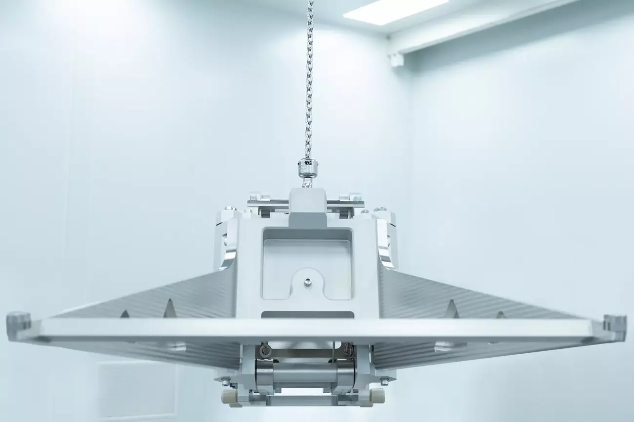 Application example: 1-strand cromox® chain slings in a cleanroom